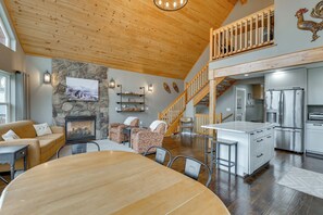 House (4 Bedrooms) | Interior - Stunning Alaskan Getaway w/ River & Mtn Views (Eagle River)