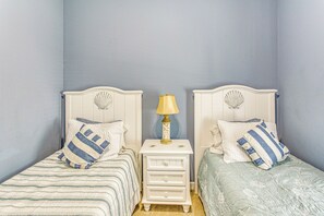 Interior - Resort Pool & Golf: Centrally Located NMB Retreat! (North Myrtle Beach)