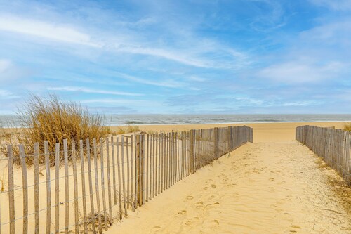 200 Feet to Beach: Inviting Condo in Ocean City!