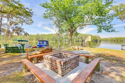Lanai & Fire Pit: Riverfront Studio in Chiefland!