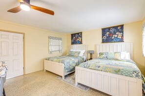 Interior - Lanai & Fire Pit: Riverfront Studio in Chiefland! (Chiefland)