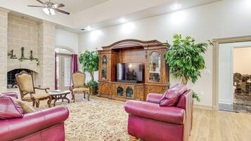 Apartment (2 Bedrooms) | Front of property
