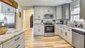 House (3 Bedrooms) | Interior