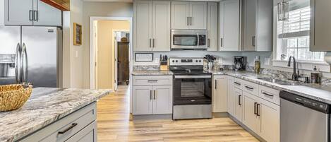 House (3 Bedrooms) | Interior