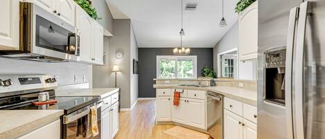 House (3 Bedrooms) | Interior