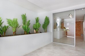 Apartment - Bright 2bed in Sea Point w Sea Views Helio Haven (Cape Town)