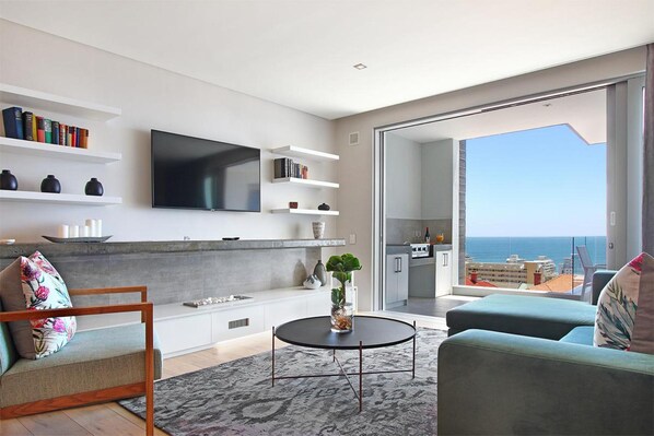 Apartment - Bright 2bed in Sea Point w Sea Views Helio Haven (Cape Town)