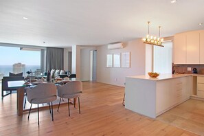 Apartment | 2 bedrooms, Internet - Bright 2bed in Sea Point w Sea Views Helio Haven (Cape Town)