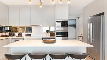 3 bedrooms, Internet