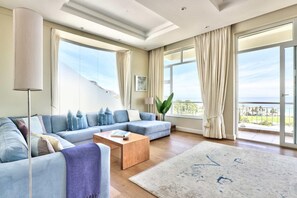 Villa | 4 bedrooms, Internet - Camps Bay Home w Pool Garden Sea View Tree Villa (Cape Town)