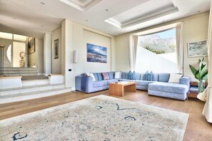 Villa | 4 bedrooms, Internet - Camps Bay Home w Pool Garden Sea View Tree Villa (Cape Town)