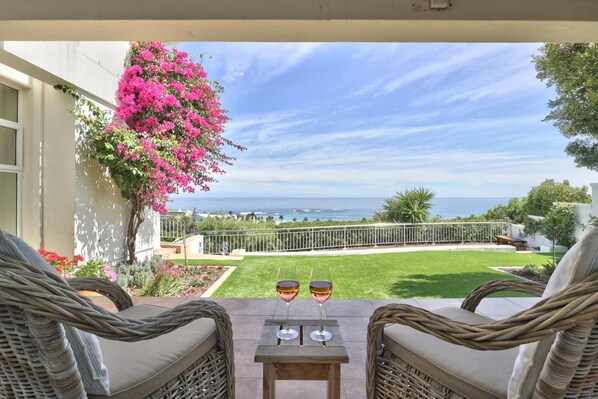 Villa | 4 bedrooms, Internet - Camps Bay Home w Pool Garden Sea View Tree Villa (Cape Town)