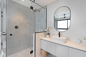 Apartment | 2 bedrooms, desk, Internet