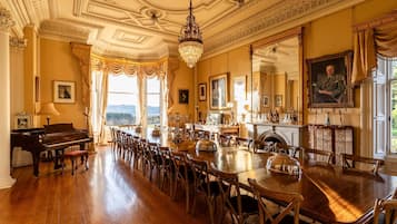 House | 20 bilik tidur, Internet