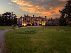 Villa | 20 bedrooms, Internet - Errol Park - Stately Home Outbuildings Views (Perth)
