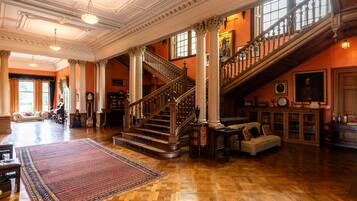 20 bedrooms, Internet