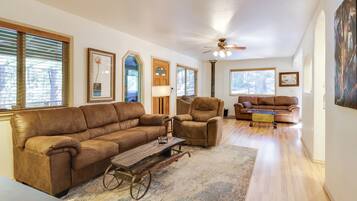 House (2 Bedrooms) | Interior