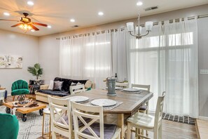 House (4 Bedrooms) | Interior - 8 Mi to Beach Park: Bakersfield Gem w/ Yard! (Bakersfield)