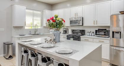 8 Mi to Beach Park: Bakersfield Gem w/ Yard!
