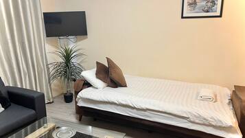 House | 2 bedrooms, iron/ironing board, free WiFi, bed sheets