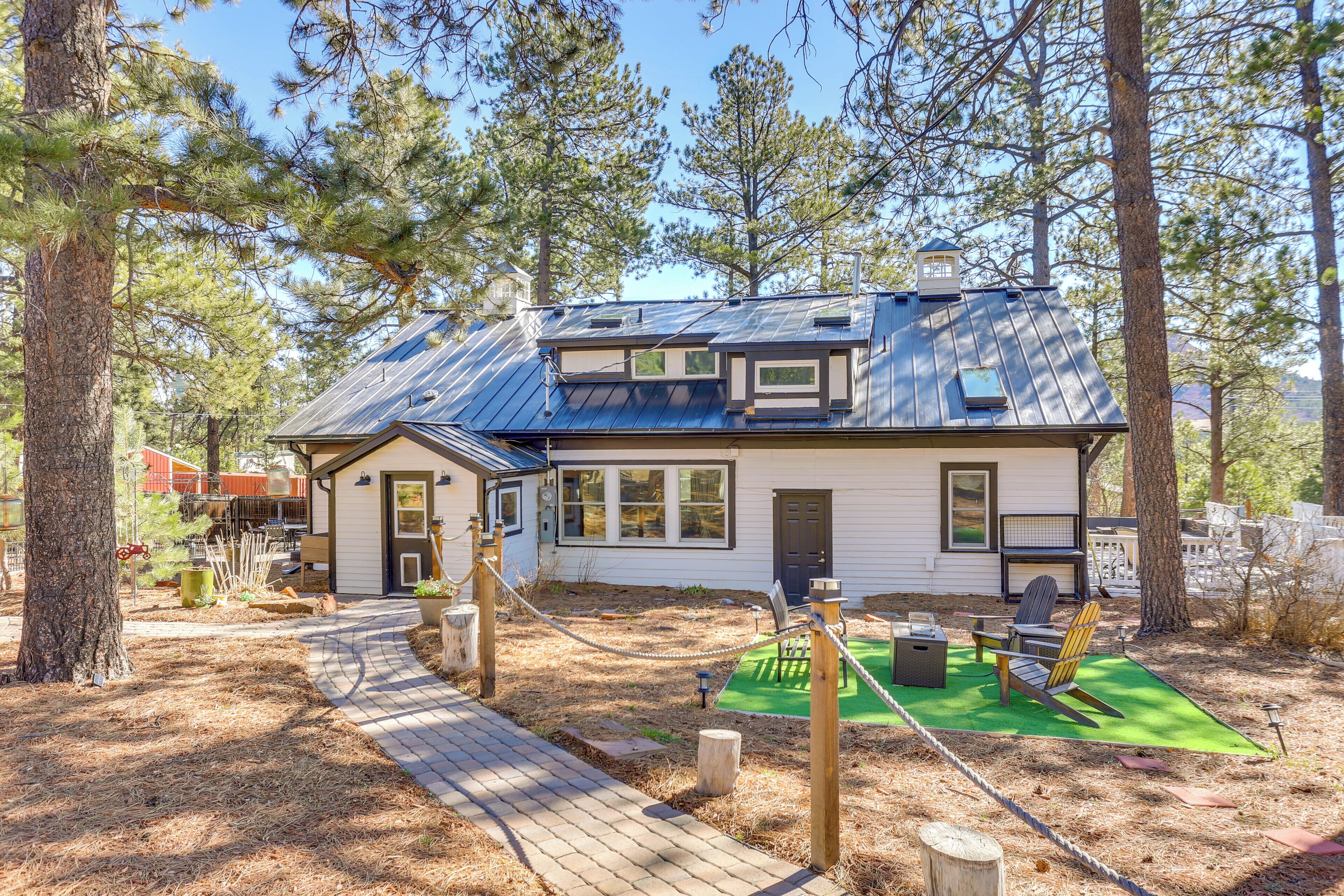 House (4 Bedrooms) | Exterior