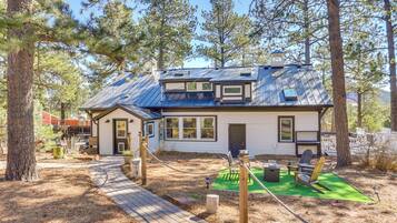 House (4 Bedrooms) | Exterior