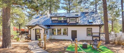 House (4 Bedrooms) | Exterior