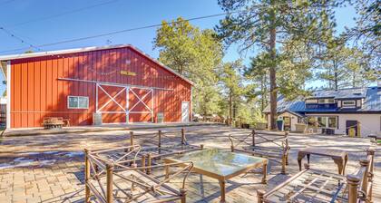 Vintage Farmhouse w/ Hot Tub in Larkspur