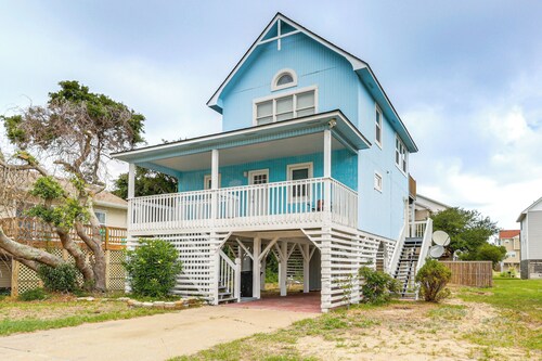Steps to Beach: Centrally Located OBX Home!