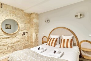 2 bedrooms, desk, iron/ironing board, WiFi - Superb New Apartement Center of Paris (Paris)