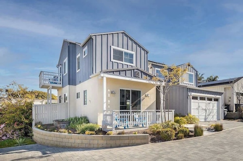 Large 4 Bedroom, Indoor and Outdoor Fireplace, Near Beach