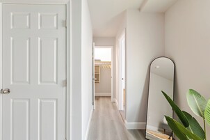 Espacio para trabajar con laptop y wifi gratis 