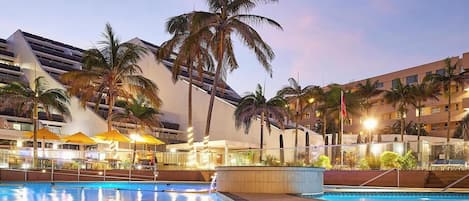 Outdoor pool, pool umbrellas, sun loungers