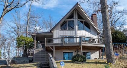 Charming waterfront home with beautiful panoramic views!!