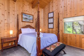 2 bedrooms, iron/ironing board, WiFi, bed sheets - Beautiful Family Home for 6 with Hot Tub in Redwoods! (Sea Ranch)