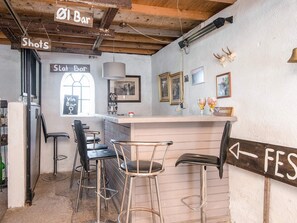 Talo | Baari (majoituspaikassa)