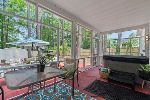 4-bedroom house in charming Midlothian 20 min to Richmond and Petersburg.