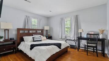 4 chambres, bureau, fer et planche à repasser, lit parapluie