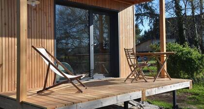 Lodge on the edge of a pond, at the gateway to Chambord and the Loire.