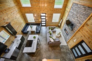 Fernseher, Kamin, Videospiele, Arbeitsbereiche