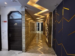 Lobby - Hotel Akash Continental (New Delhi)