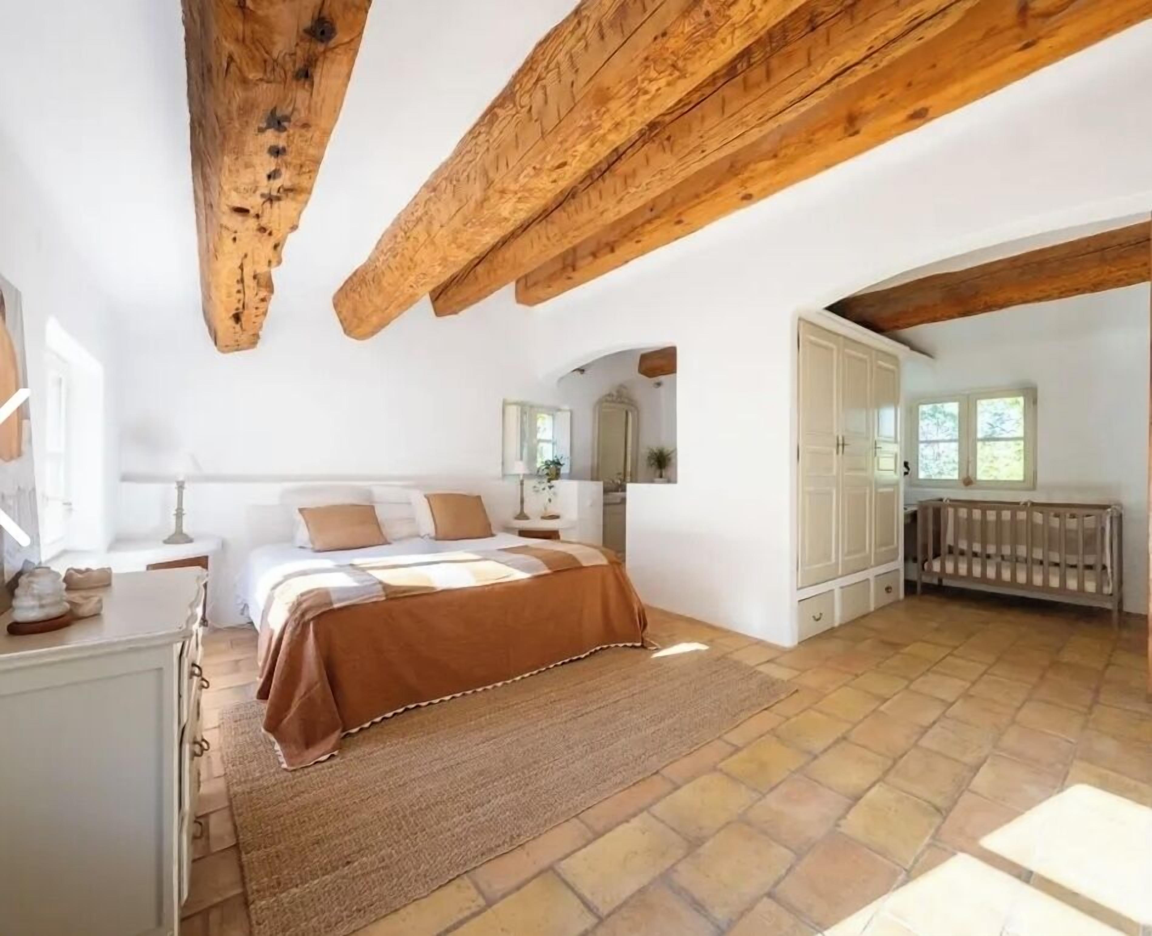 4 chambres, fer et planche à repasser, lit parapluie, Wi-Fi gratuit