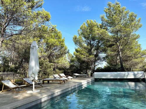 Mas Très Confidentiel, near Gordes, beautiful view of the Luberon mountains 