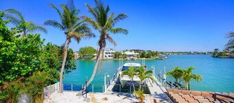 5BR/6BA Waterfront Pool/Spa (2) 6-pass golf carts