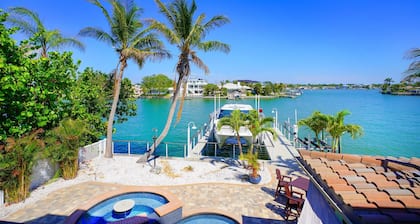 5BR/6BA Waterfront Pool/Spa (2) 6-pass golf carts