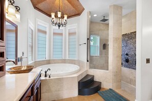 Shower, jetted bath, hair dryer, towels - 5BR/6BA Waterfront Pool/Spa (2) 6-seat golf carts (Indian Rocks Beach)