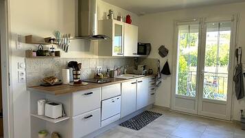 Fridge, microwave, oven, stovetop