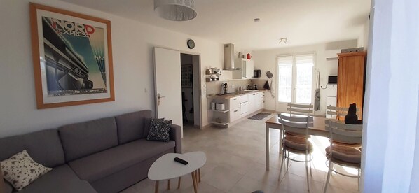 TV, books - Gîte in Provence with swimming pool, near Mont Ventoux (Saint-Didier)