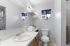 Bathroom - Country Charmer (Sevierville)
