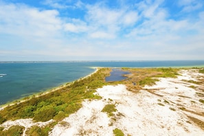Una spiaggia nelle vicinanze